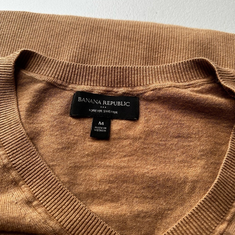 Banana Republic Women's V-Neck Sweater in Tan - Picture 6 of 7